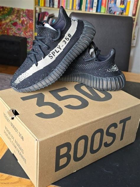 adidas Yeezy Boost 350 V2 kernschwarz weiß 